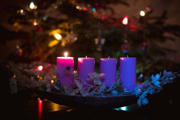 color de vela que debes encender el Día de Velitas para atraer el amor