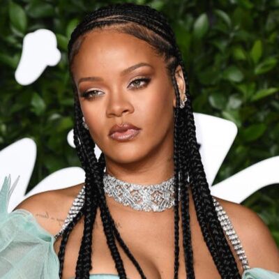 críticas a Rihanna por sacudir a su bebé