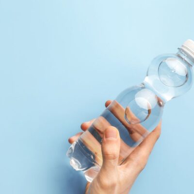truco para ahorrar agua con una botella