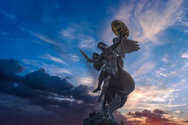 Oración al arcángel Uriel para atraer dinero y prosperidad