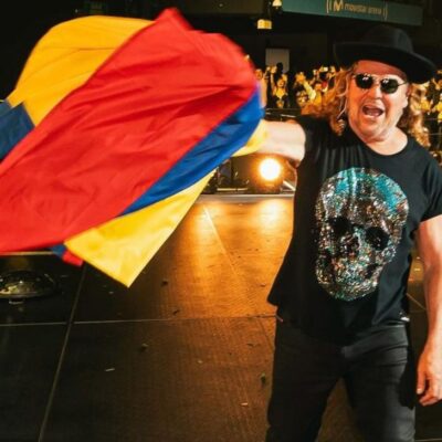 Fher de Maná olió un brasier en concierto