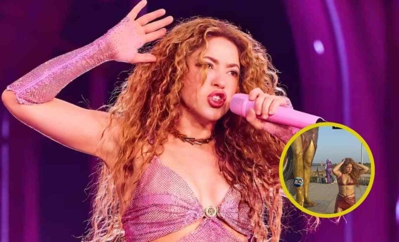 mujer baila como Shakira frente al monumento de la cantante en Barranquilla