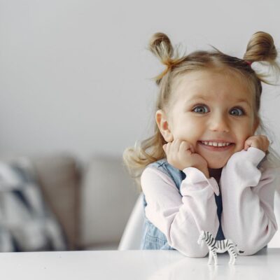 niña descubre su belleza en una videollamada