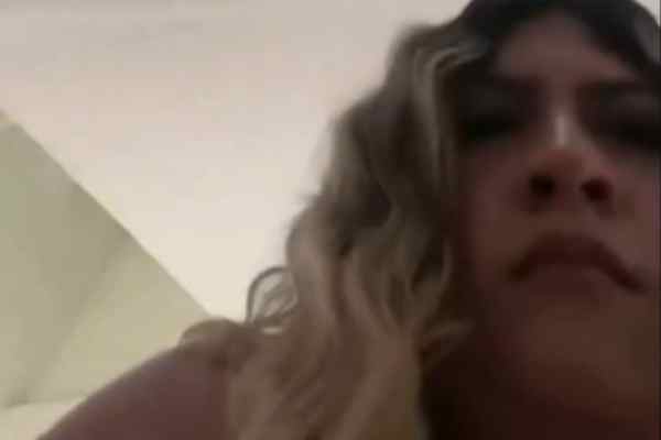 mujer que aparece en el live de Valeria Márquez