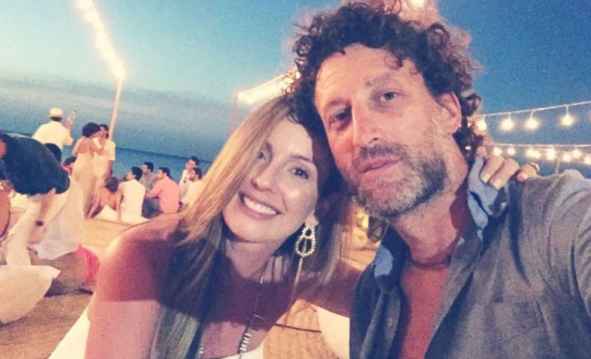 foto de Simón Brand con su novia