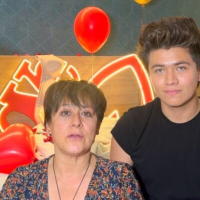video de Alina Lozano y Jim con villancico