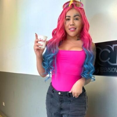 Yina Calderón y su tatuaje de cicatriz en la espalda