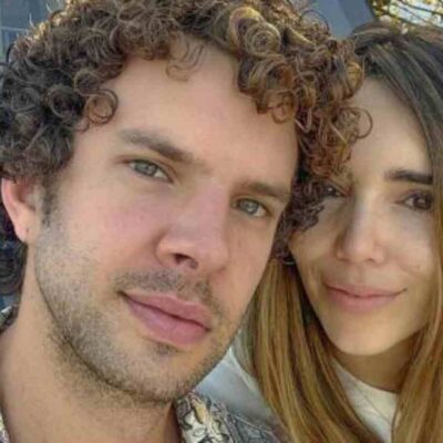 Foto de Raúl Ocampo junto a la mamá de Alejandra Villafañe