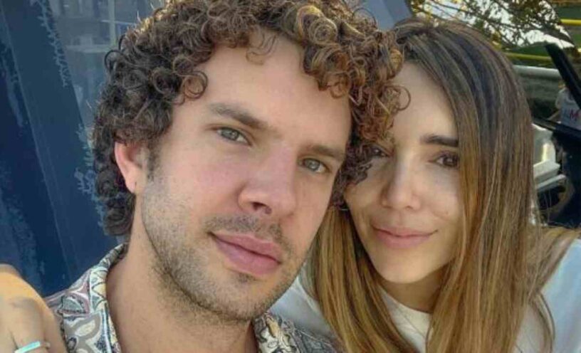 Foto de Raúl Ocampo junto a la mamá de Alejandra Villafañe