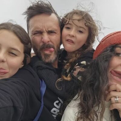 El video de Macarena, hija menor de Maleja Restrepo y Tatán Mejía, con el cabello tinturado de rojo