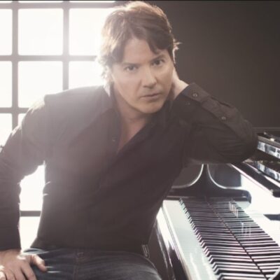 ¿Cuándo es la nueva fecha para el concierto de Arthur Hanlon en Bogotá?