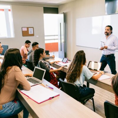 ¿Qué estudian los colombianos? Estas son las 5 carreras con más estudiantes